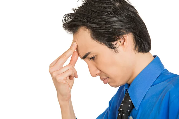 Headshot triest depressief, alleen teleurgesteld sombere jonge man — Stockfoto