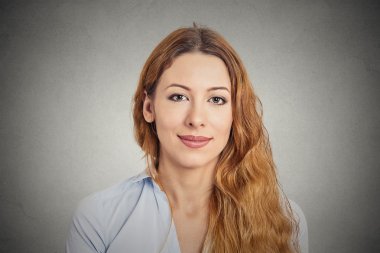 mutlu genç gülümseyen 