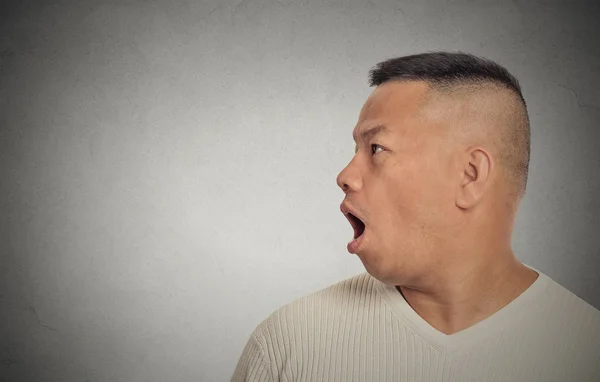 Side profiel middelste leeftijd man spreken — Stockfoto