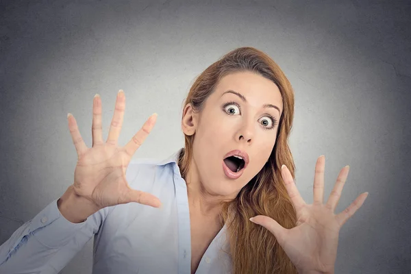 Scared woman — Stock Photo, Image