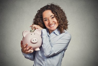gülümseyen iş kadın Banka çalışanlarının, kumbara holding öğrenci