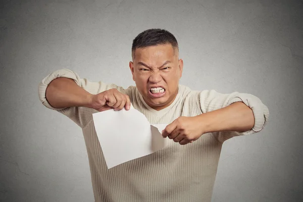 Boze man scheuren document aan stukken geïsoleerd op grijze achtergrond — Stockfoto