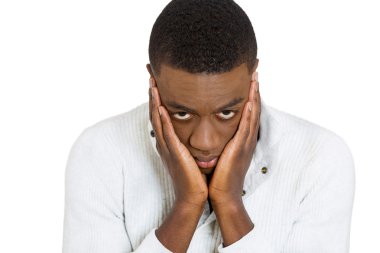 Depresif üzgün genç adam 