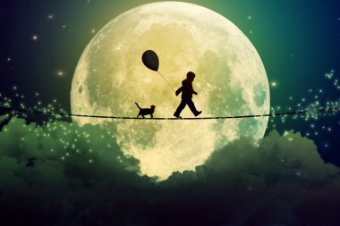 genç ve balon ile bulutların üzerinde sıkı ip üzerinde yürüyen kedi