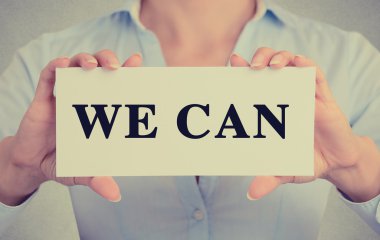 Biz mesajı holding işareti closeup eller