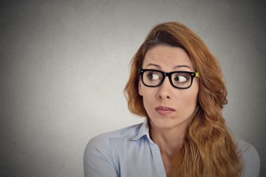 Endişeli endişeli ofis çalışanı
