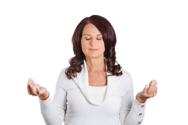 kadının gözleri olan eller hava meditasyon kaldırdı kapalı