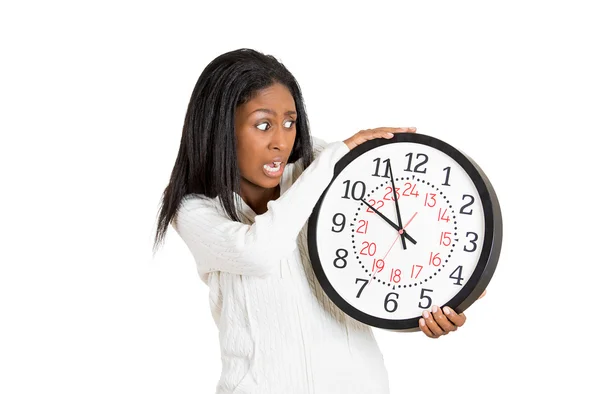 Femme avec horloge anxieux, pressé par le manque de temps — Photo