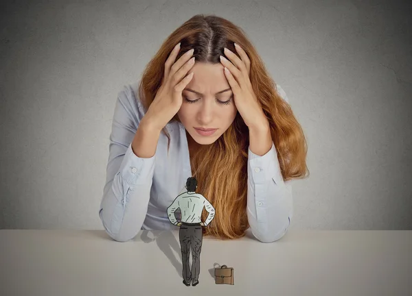 Woman leaning on a desk bossy executive man patronizing her — Stock Photo, Image