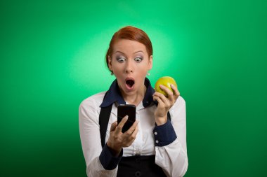 seyir telefon kötü haber görmek şok iş kadını