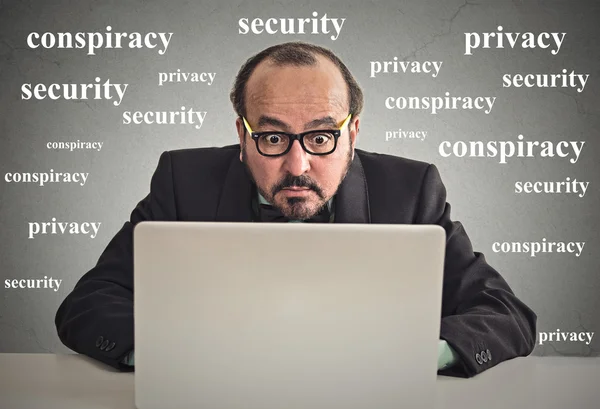 Business man aan het werk op computer privacy concept — Stockfoto