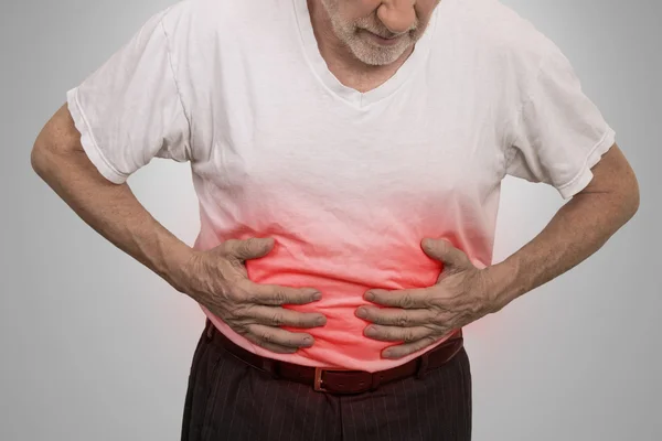 Dolor de estómago, hombre poniendo las manos en el abdomen — Foto de Stock