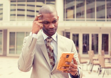 üzgün şüpheci mutsuz ciddi adam manifatura Evet