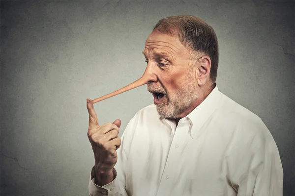 Hombre con la nariz larga sorprendido — Foto de Stock