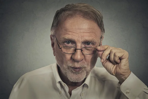 Senior elderly skeptical man with eyeglasses — Stockfoto