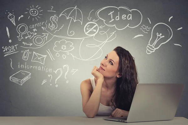 Woman with computer thinking dreaming has ideas looking up — Stock Photo, Image