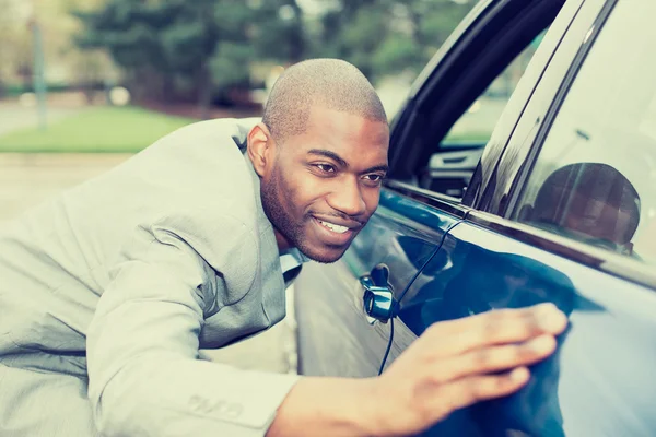 Excited young man and his new car — Stockfoto