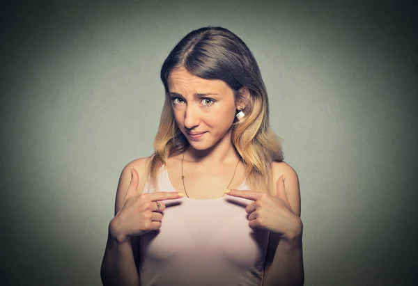 Boos, geïrriteerd en ongelukkig jonge vrouw — Stockfoto