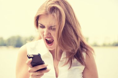 cep telefonu çığlık öfkeli genç kadın