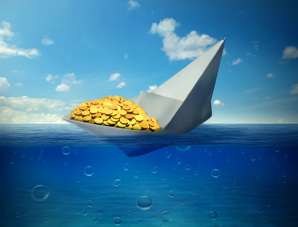 Sinking paper boat transporting gold symbol of declining commodity prices — Stock Photo, Image