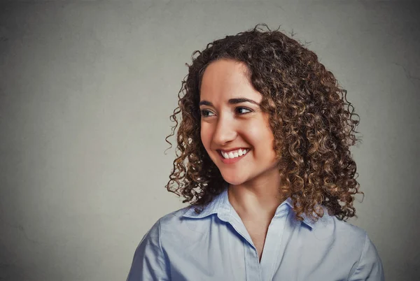 Feliz joven mujer — Foto de Stock