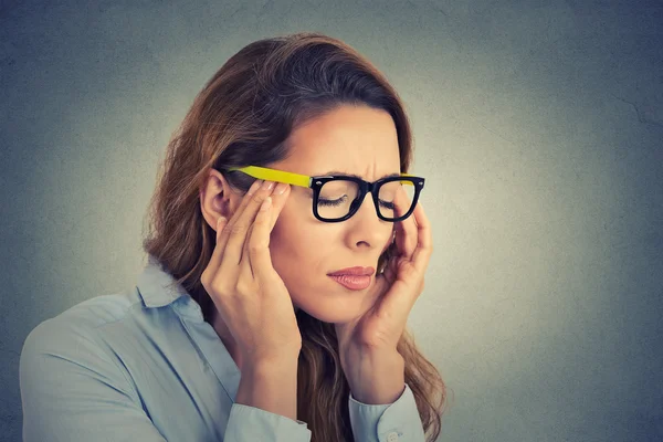 Portrait stressed young business woman having headache — Stok fotoğraf