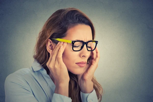 Portrait stressed young business woman having headache — 스톡 사진