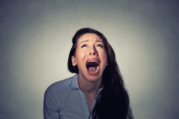 女性見て悲鳴を上げる — ストック写真