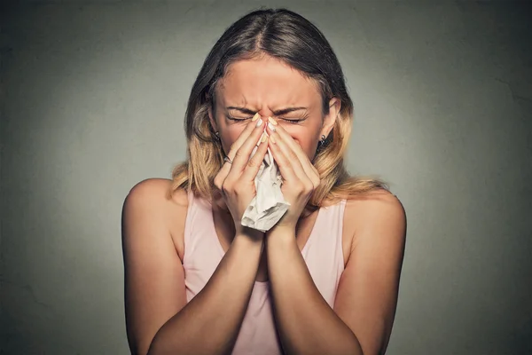 Brunette sneezing in a tissue blowing her runny nose — ストック写真
