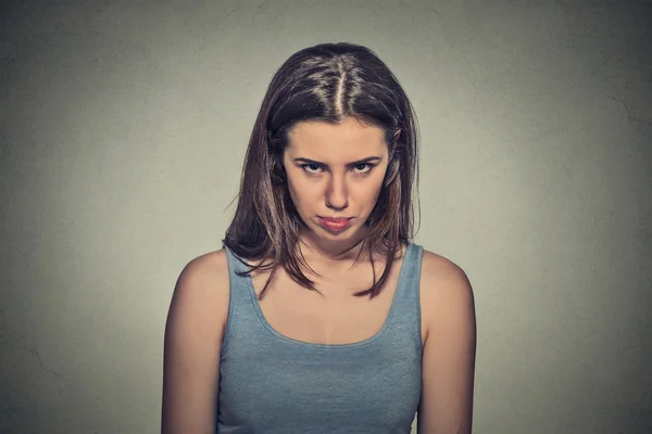 Angry young woman about to have nervous atomic breakdown — Stockfoto