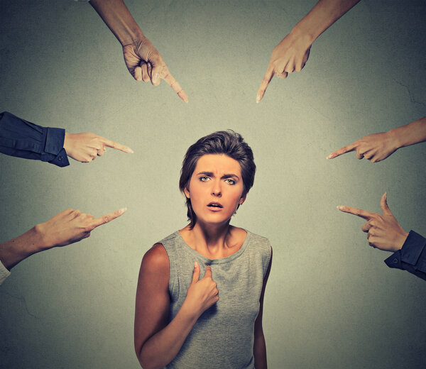 Концепция обвинения виновной девушки
.