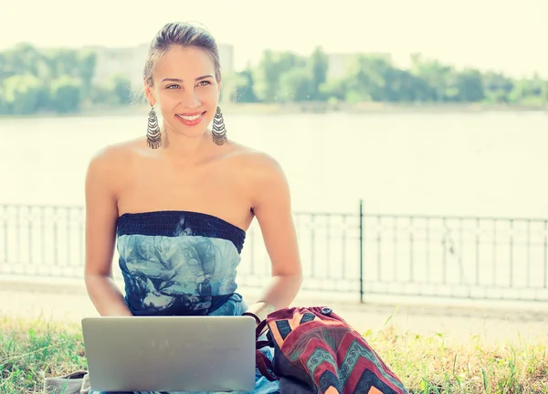 Portrait beautiful woman with laptop outdoor in a park — Stock Photo, Image