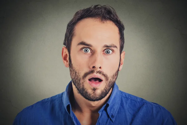 Surprise astonished man. Closeup portrait man looking surprised in full disbelief — Stock Photo, Image