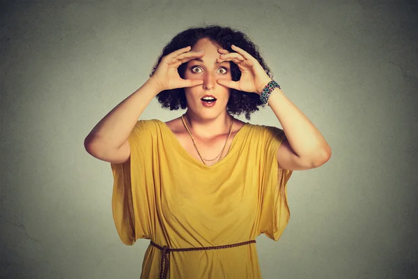 Stunned curious woman, peeking looking through fingers like binoculars searching — Stok fotoğraf