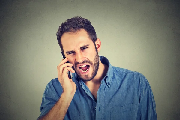 Angry man, mad worker, pissed off employee shouting while on phone — Stock Photo, Image