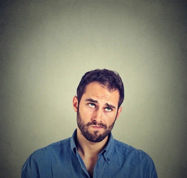 Funny confused skeptical man thinking looking up — Stock Photo, Image
