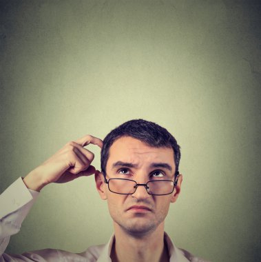 yakışıklı iş adamı, düşünüyor