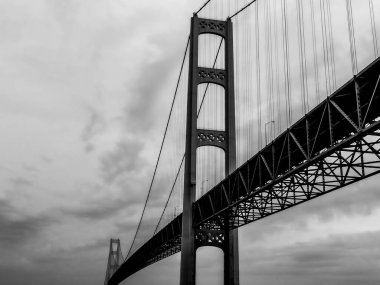 Mackinac Köprüsü 'nde yaz gündoğumu - Michigan