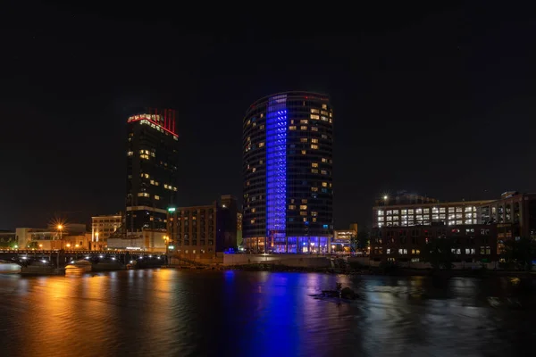 Vista Del Horizonte Grand Rapids Desde Río Por Noche Michigan — Foto de Stock