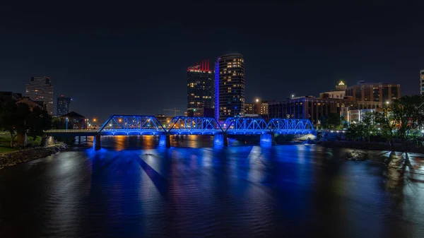 Vista Del Horizonte Grand Rapids Desde Río Por Noche Michigan — Foto de Stock