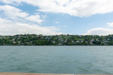 İsviçre 'deki Cenevre Gölü' ndeki beyaz manzaranın güzel manzarası..