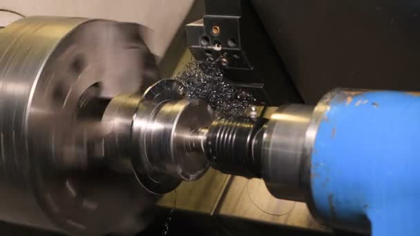 金属部品は ドリル鋼金属旋盤機械エンジン 技術操作プロセス産業製造工場を製造しています 生産設備倉庫 — ストック動画