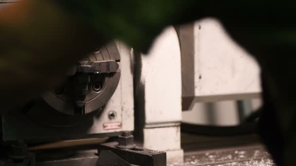 Kovová Část Vyráběla Vrtné Ocelové Soustruhové Stroje Technologický Provoz Výrobní — Stock video
