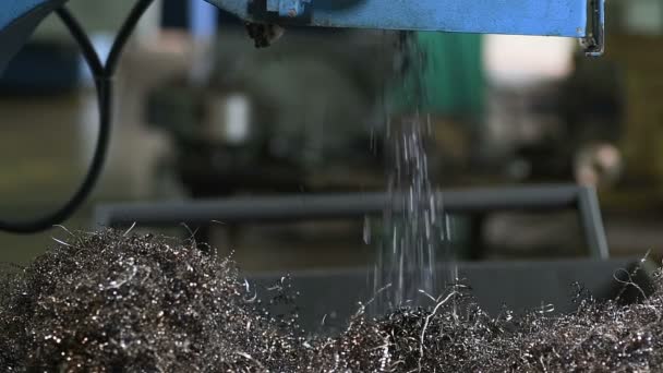 Kovová Část Vyrábí Vrtačkou Ocelových Soustruhů Technologie Provozním Zpracovatelském Průmyslu — Stock video