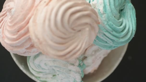 Zoete Kleurrijke Zelfgemaakte Marshmallow Van Zachte Pastel Munt Groen Roze — Stockvideo