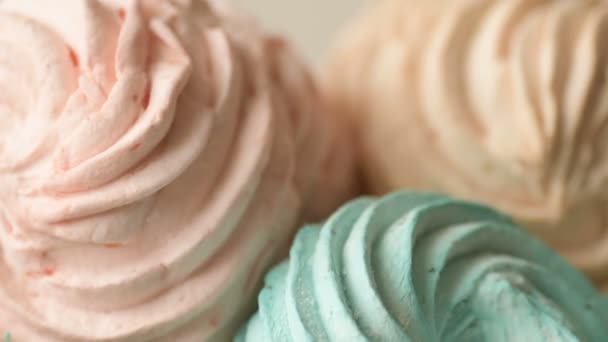 Zoete Kleurrijke Zelfgemaakte Marshmallow Van Zachte Pastel Munt Groen Roze — Stockvideo