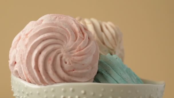 Zoete Kleurrijke Zelfgemaakte Marshmallow Van Zachte Pastel Munt Groen Roze — Stockvideo