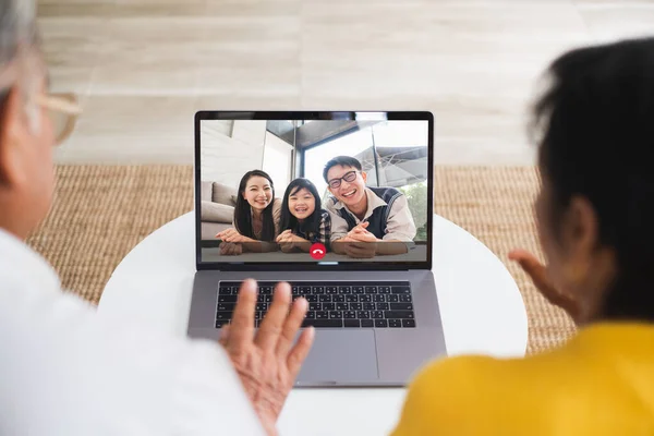 Asian Old Senior Couple Video Call Virtual Meeting Computer Laptop — Stock fotografie