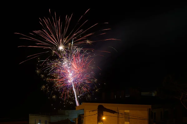 Fogos de artifício ano novo — Fotografia de Stock