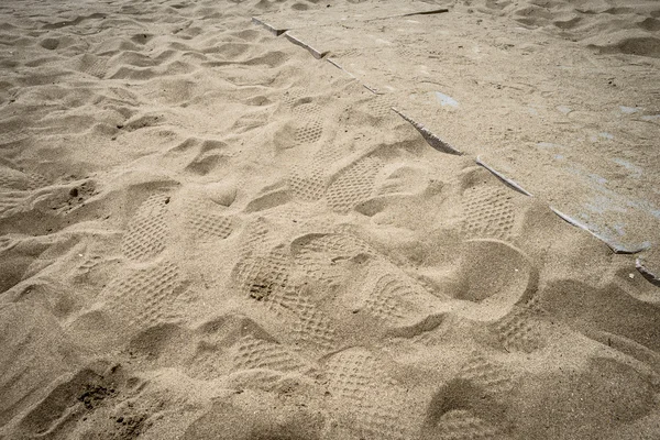 해변 모래 위의 발자국 — 스톡 사진